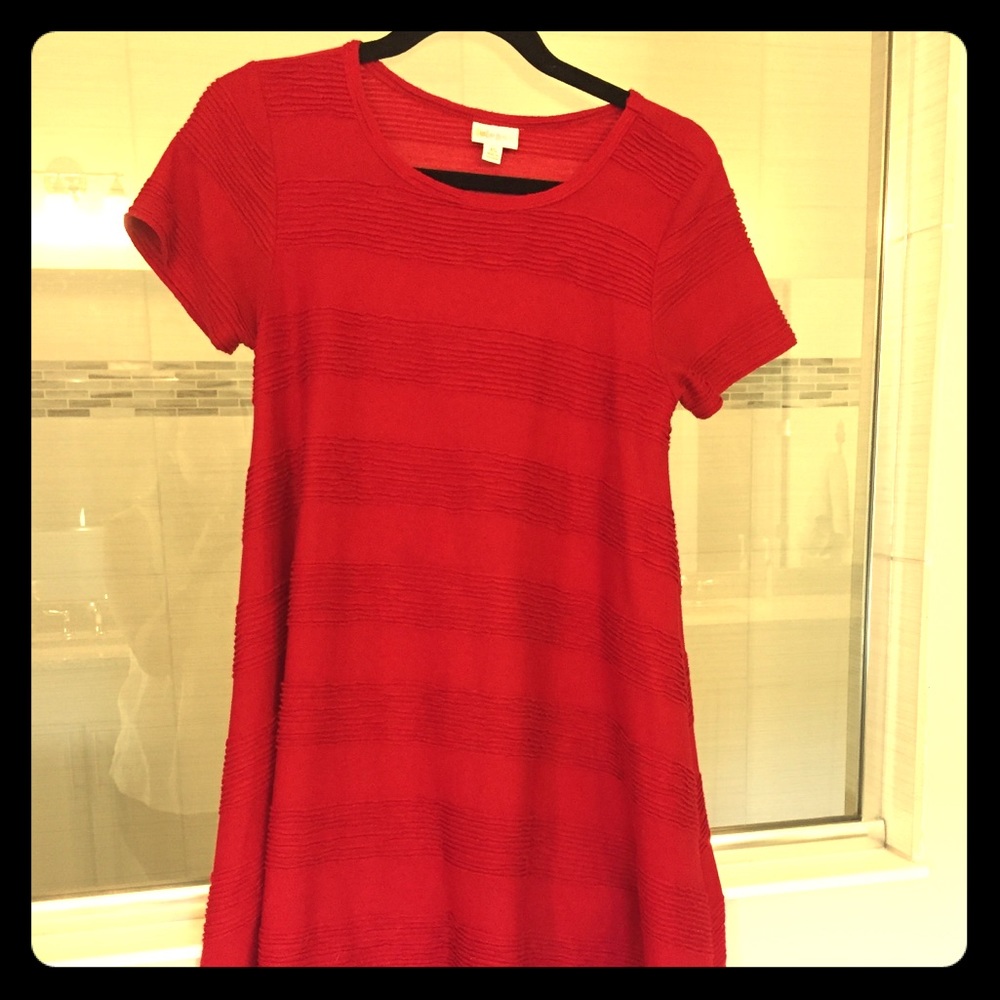 XS LuLaRoe Pintuck Ruffle Carly Dress true red